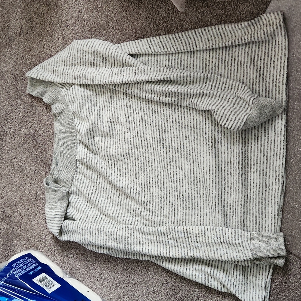 Offshoulder sweater